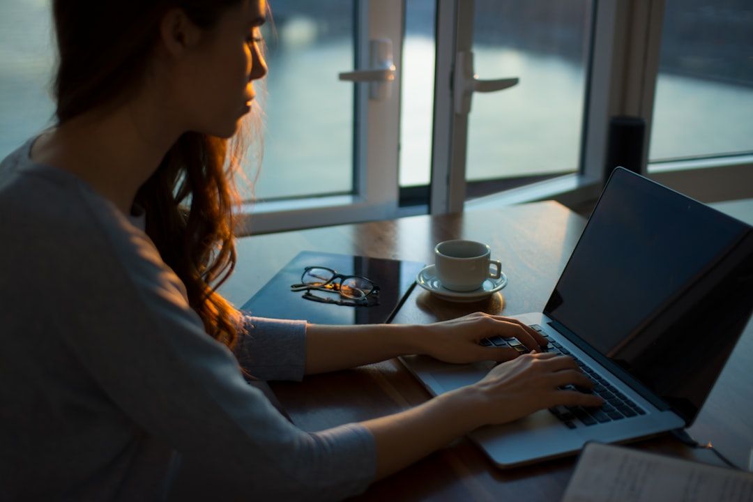 A Day in the Life of a Remote Worker Using Little Insomniac: A Case Study
